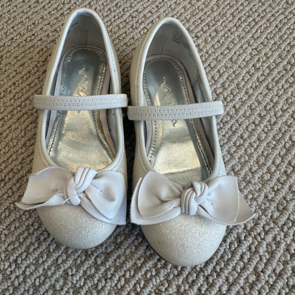 Nina Sparkly White Kids Dress Shoes with Bow